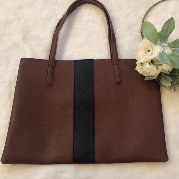 Vince Camuto Handbags - Vince Camuto Tote Bag